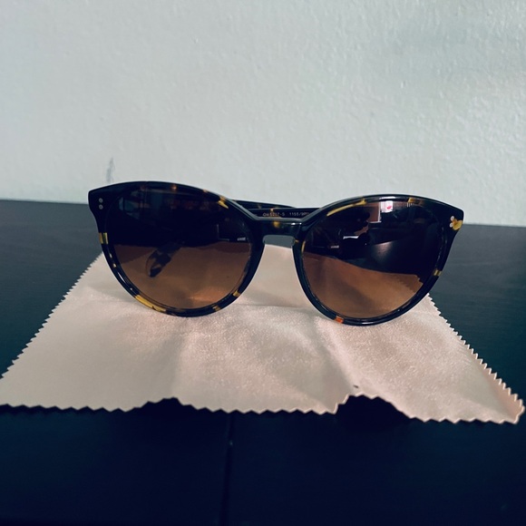 Oliver Peoples Other - Oliver Peoples Tortoise Shell Sunglasses
